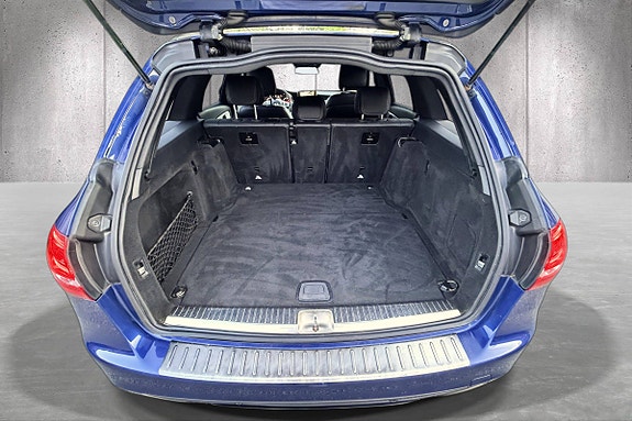 Mercedes-Benz C200 25 of 26