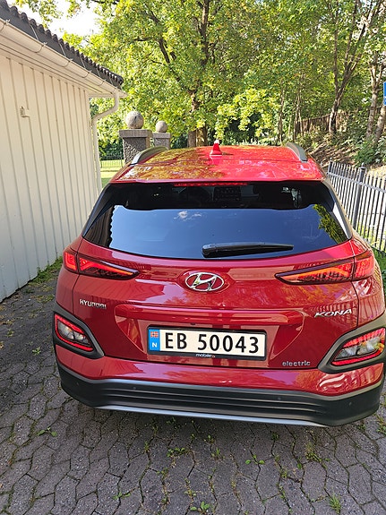 Hyundai Kona 2 of 9