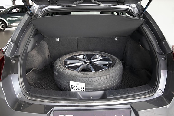 Lexus UX300e 23 of 28