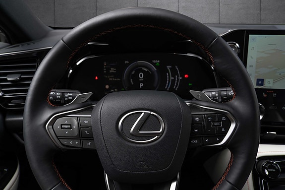 Lexus NX450h 12 of 19