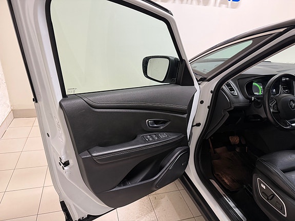 Renault Scenic 19 of 30