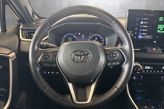 Toyota RAV4 Plug-in Hybrid 11 of 30