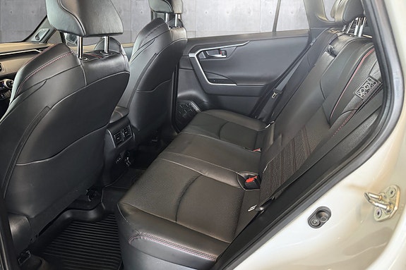 Toyota RAV4 Plug-in Hybrid 22 of 30