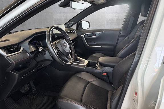 Toyota RAV4 Plug-in Hybrid 10 of 30
