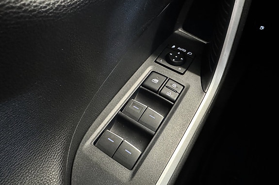 Toyota RAV4 Plug-in Hybrid 13 of 30