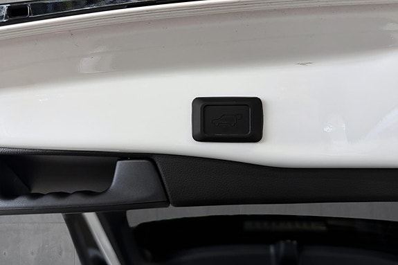 Toyota RAV4 Plug-in Hybrid 25 of 30