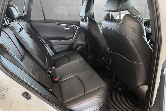 Toyota RAV4 Plug-in Hybrid 27 of 30