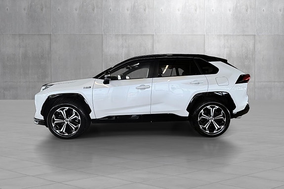 Toyota RAV4 Plug-in Hybrid 2 of 30