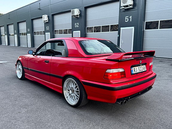 BMW 318i 13 of 21