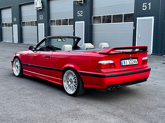 BMW 318i 12 of 21