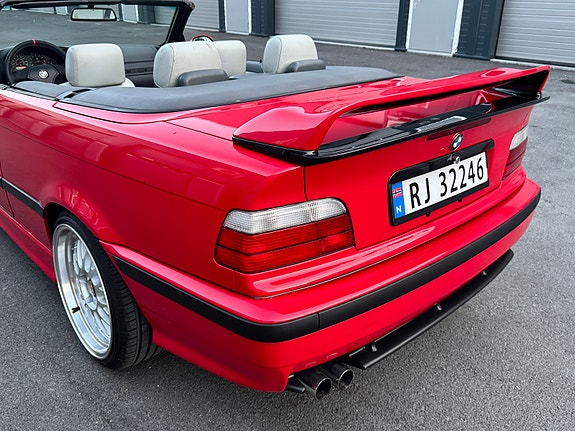 BMW 318i 11 of 21
