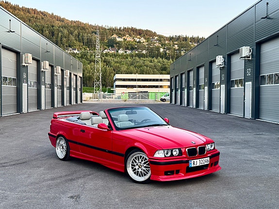 BMW 318i 6 of 21