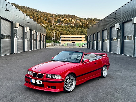 BMW 318i 2 of 21