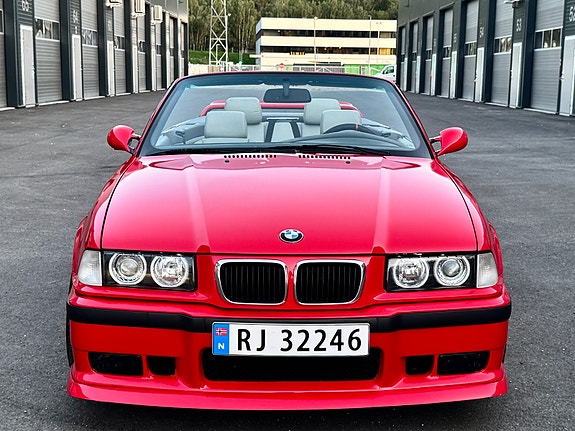 BMW 318i 4 of 21