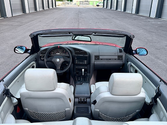 BMW 318i 15 of 21