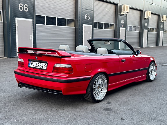 BMW 318i 10 of 21