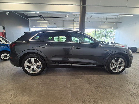 Audi e-tron 6 of 29