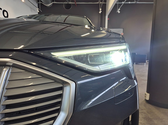Audi e-tron 10 of 29