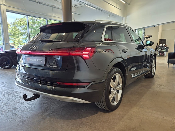 Audi e-tron 5 of 29