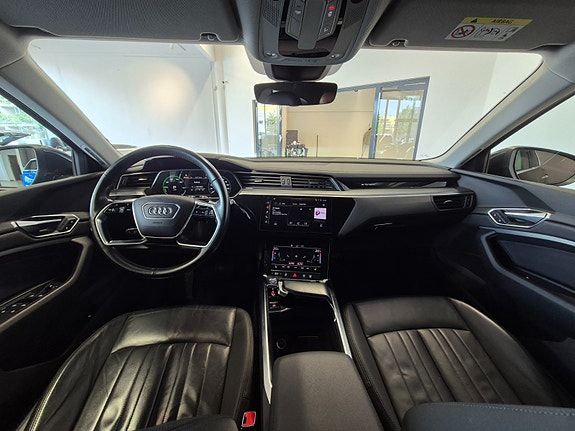 Audi e-tron 13 of 29