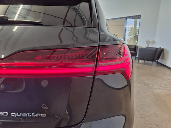 Audi e-tron 11 of 29