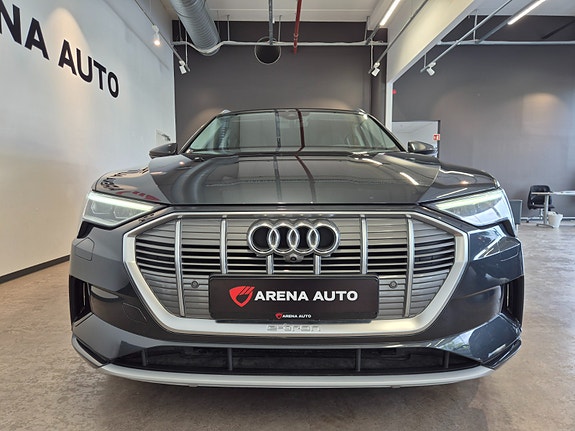Audi e-tron 8 of 29