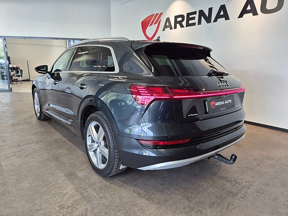 Audi e-tron 3 of 29