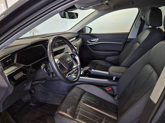 Audi e-tron 12 of 29