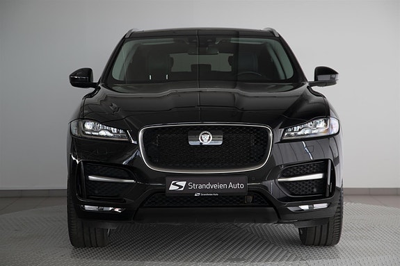 Jaguar F-PACE 2 of 30
