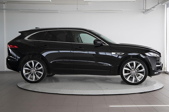 Jaguar F-PACE 4 of 30