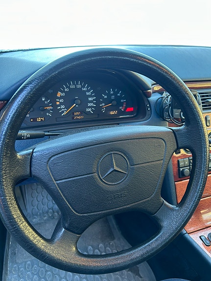 Mercedes-Benz E220 d 10 of 21