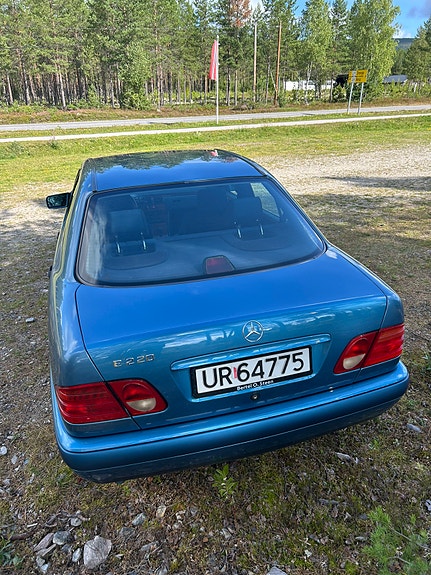 Mercedes-Benz E220 d 2 of 21