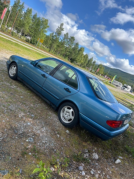 Mercedes-Benz E220 d 3 of 21