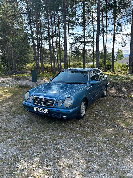 Mercedes-Benz E220 d 4 of 21