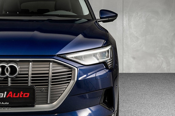 Audi e-tron 14 of 30
