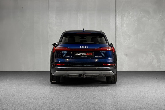 Audi e-tron 7 of 30