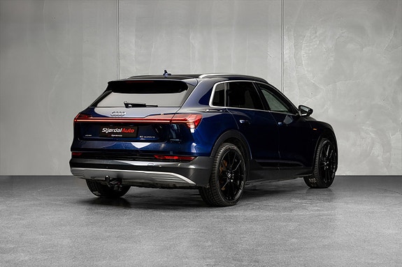 Audi e-tron 9 of 30