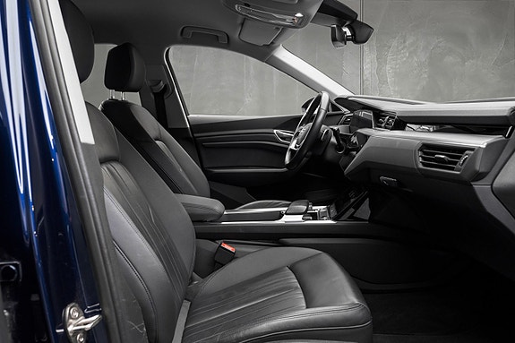 Audi e-tron 29 of 30