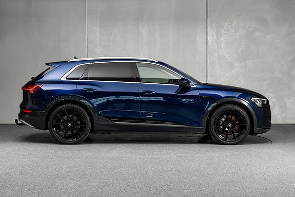 Audi e-tron 11 of 30