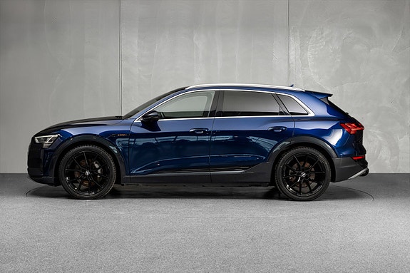 Audi e-tron 4 of 30