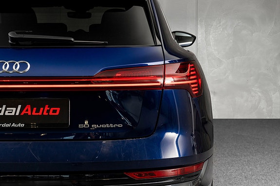 Audi e-tron 8 of 30