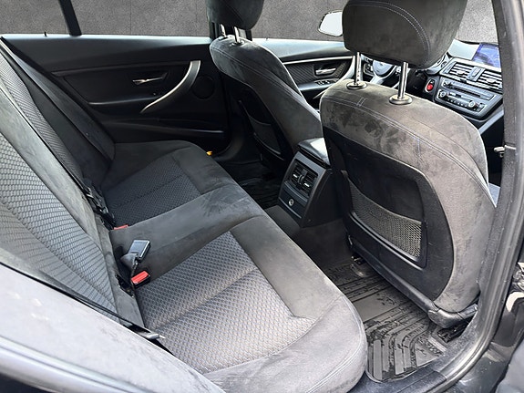 BMW 328i 29 of 30
