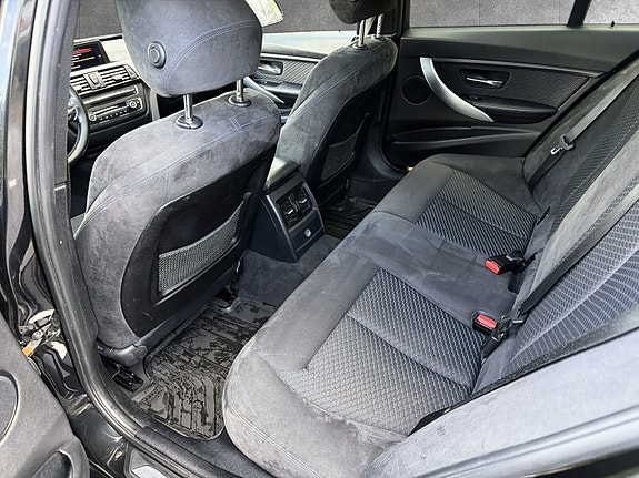 BMW 328i 19 of 30