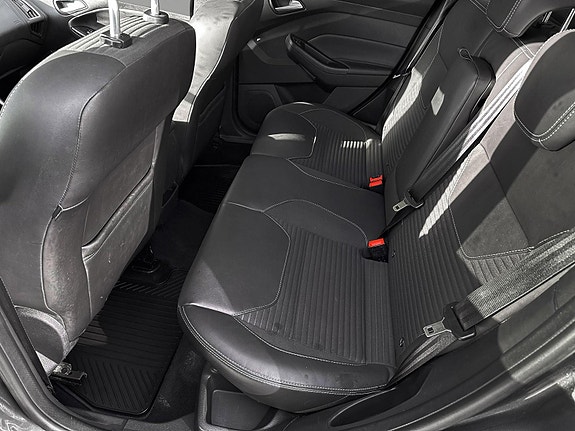Ford Focus 8 of 15
