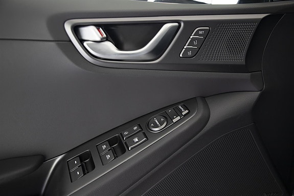 Hyundai IONIQ 18 of 30