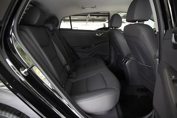 Hyundai IONIQ 26 of 30