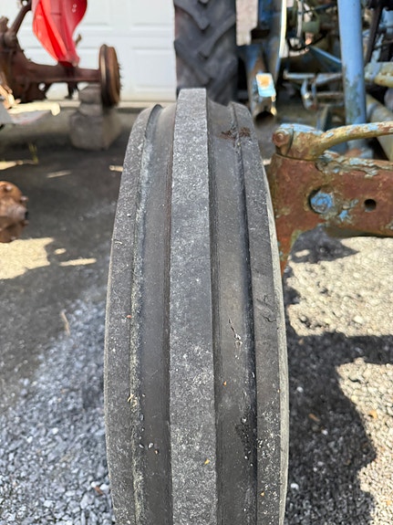 Ford Dexta 8 of 12