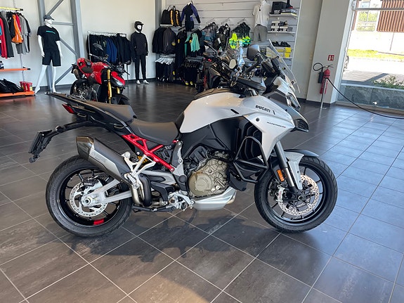 Ducati Multistrada V4 S 2 of 10