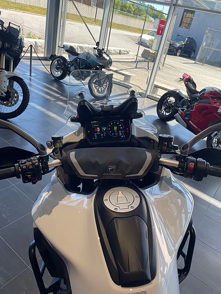 Ducati Multistrada V4 S 7 of 10