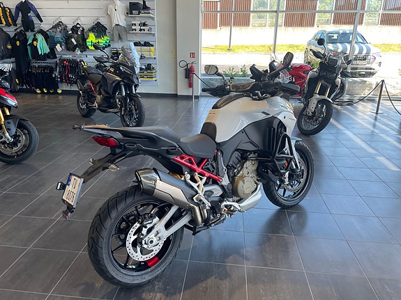Ducati Multistrada V4 S 3 of 10